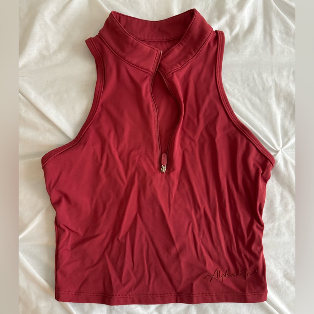 Alphalete: Pulse Zip Tank - Tartan Red